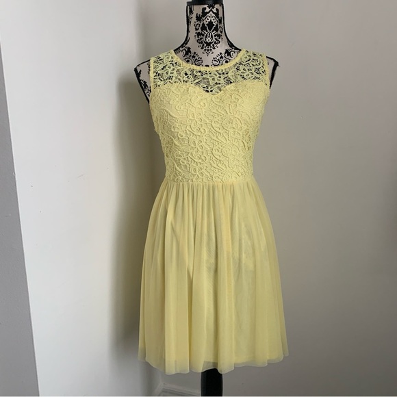 Suzy Shier Dresses & Skirts - Suzy Shier Yellow Sleeveless Mini Dress
